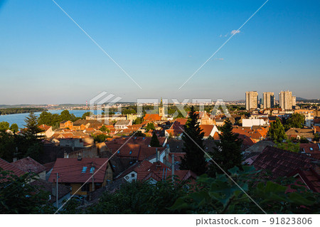 從塞爾維亞貝爾格萊德的加爾多什塔山看 91823806