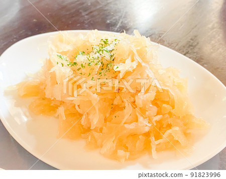 German food, beer hall classic sauerkraut German food, beer hall classic sauerkraut 91823996