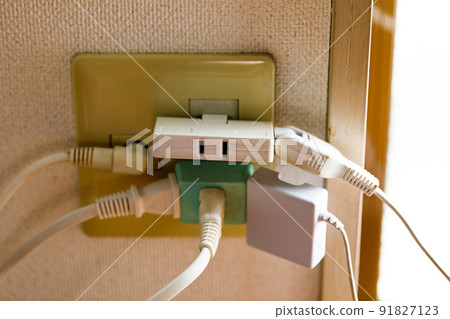 Cause of fire: AC 100V outlet octopus foot wiring 91827123