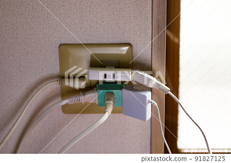 Cause of fire: AC 100V outlet octopus foot wiring 91827125