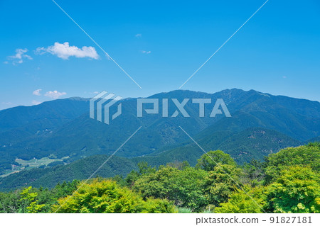 從岡山縣美作市貝爾皮爾自然公園看到的東淡倉村和牛城山/船木山和駒之山 2 從岡山縣美作市貝爾皮爾自然公園看到的東淡倉村和牛城山/船木山和駒之山 2 91827181