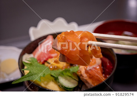 Strait salmon bowl (Aomori prefecture) Strait salmon bowl (Aomori prefecture) 91829574