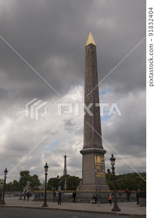 Obelisk Paris called Cleopatra's Needle in Place de la Concorde 91832404