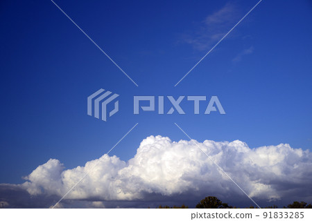 藍天和夏天雲彩 91833285