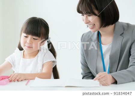 在補習班學習的小學生 91834047