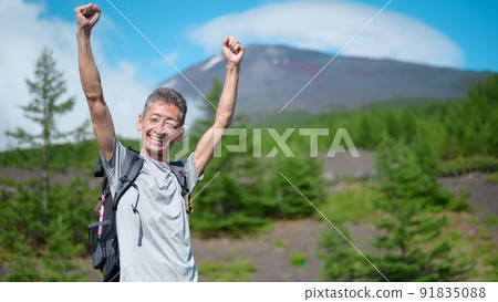 Climbers raising their hands with Mt. Fuji in the background 91835088
