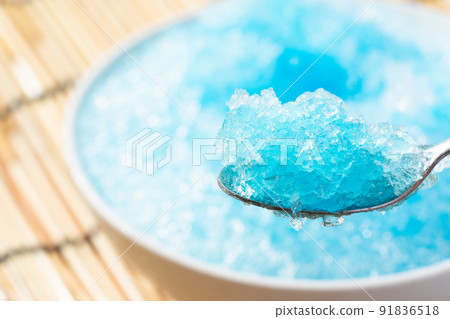 藍色糖漿刨冰 藍色糖漿刨冰 91836518