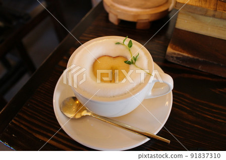 Apple tea latte 91837310