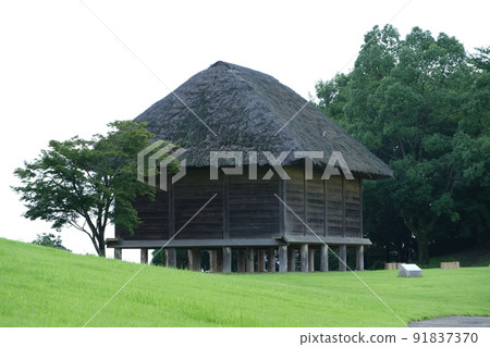 Old dwelling 91837370