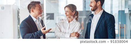 Young cheerful business people communicate in a meeting room 91838004