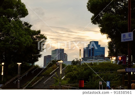 A view of Ogimachi Park at dusk from the Ogimachi intersection, Kita-ku, Osaka 91838561