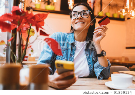 Portrait of girl thinking of doing online shopping 91839154