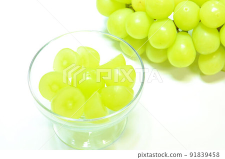 Shine Muscat served on a plate Shine Muscat served on a plate 91839458