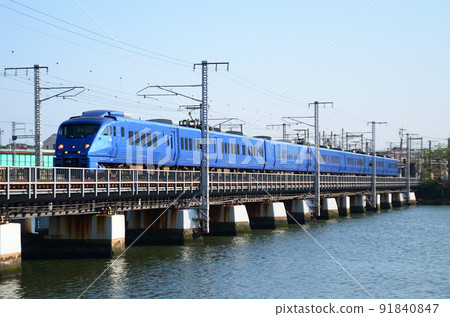 Limited express "Sonic" crossing the Tatara River bridge by turning on 5 lights peculiar to the 883 series primary car Limited express "Sonic" crossing the Tatara River bridge by turning on 5 lights peculiar to the 883 series primary car 91840847