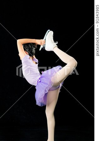 Biellmann spin,一個會花樣滑冰的女孩 Biellmann spin,一個會花樣滑冰的女孩 91843985