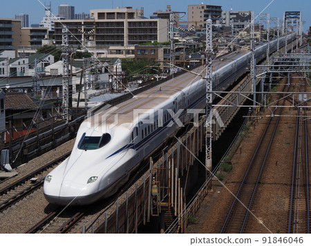 新幹線 N700S J3 編隊在 Nishimagome 立交橋 新幹線 N700S J3 編隊在 Nishimagome 立交橋 91846046