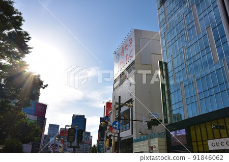 東京晴好時的新宿站東口 東京晴好時的新宿站東口 91846062