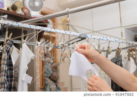 [Middle housewife's housework scene to dry laundry with mask circulator] 91847882