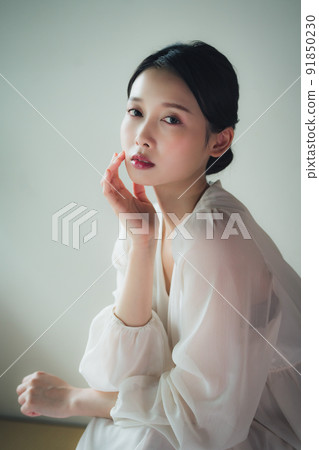 二十多歲的女人，復古氣息 91850230