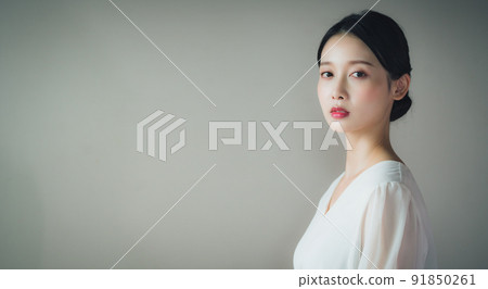 二十多歲的女人，復古氣息 91850261