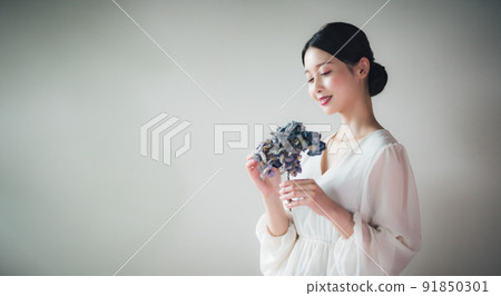 二十多歲的女人，復古氣息 91850301
