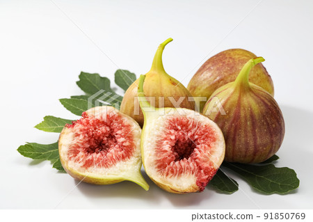在白色背景上的無花果 在白色背景上的無花果 91850769