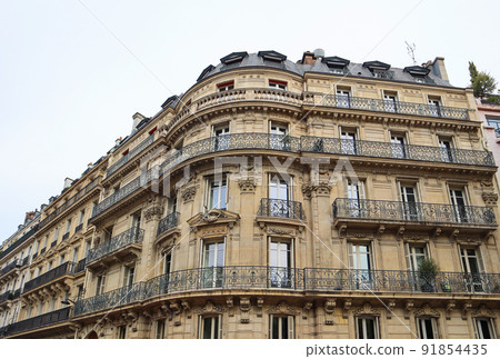 Architecture of Paris France. Facades of a traditional apartment buildings Architecture of Paris France. Facades of a traditional apartment buildings 91854435