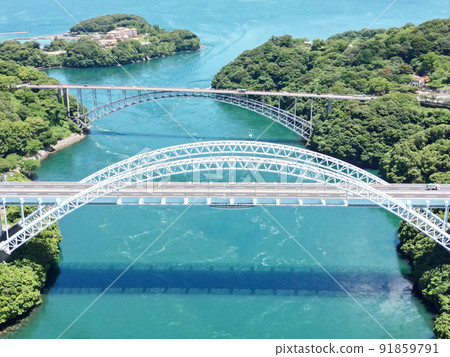 從 Hario 瀨戶上空鳥瞰心齋海大橋和西海大橋 91859791