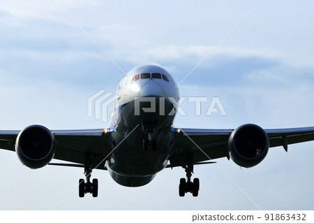 大阪國際機場波音787客機起降 91863432