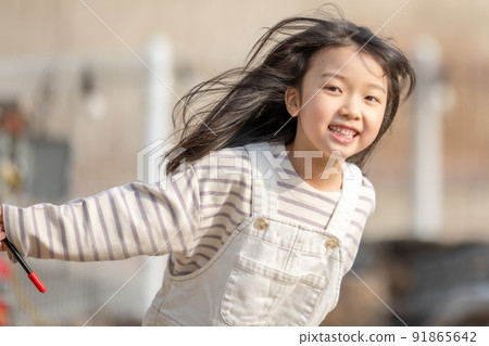 girl child lifestyle play spring girl child lifestyle play spring 91865642