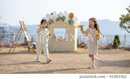 girl child lifestyle play spring 91865982