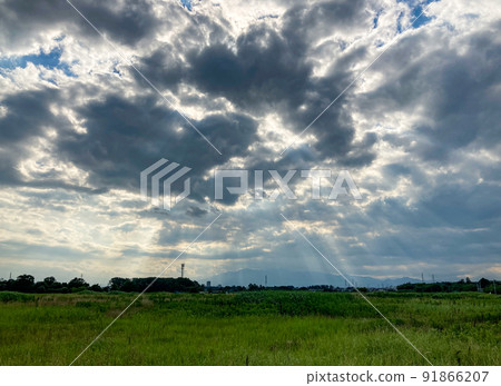 Crepuscular rays Crepuscular rays 91866207