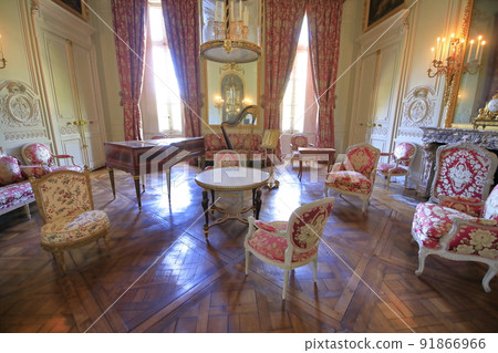 Petit Trianon (France) Petit Trianon (France) 91866966