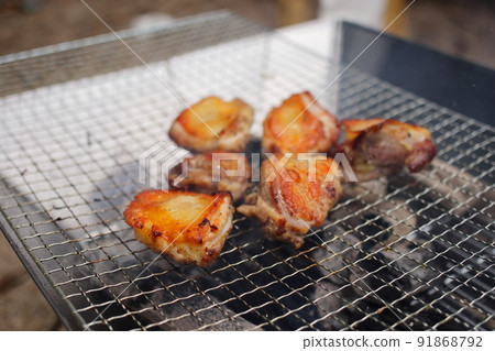 Charcoal-grilled local chicken, barbecue 91868792