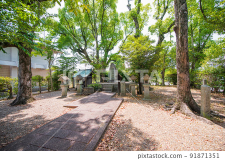 Chihayaakasaka Village, Osaka Prefecture, a monument to the birthplace of Kusunoki Masashige Chihayaakasaka Village, Osaka Prefecture, a monument to the birthplace of Kusunoki Masashige 91871351