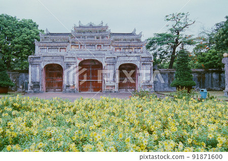 Landscape photo film: Hue Citadel. This is where the Nguyen kings used to live, today is the world's tangible cultural heritage 91871600