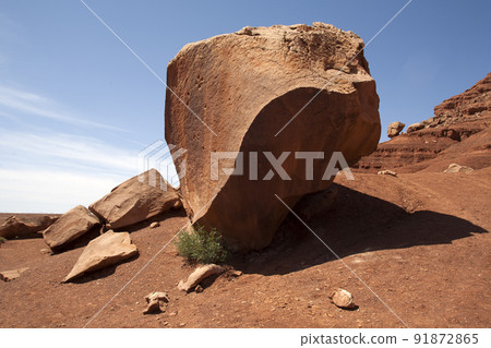 與大岩石的大理石峽谷景觀 91872865