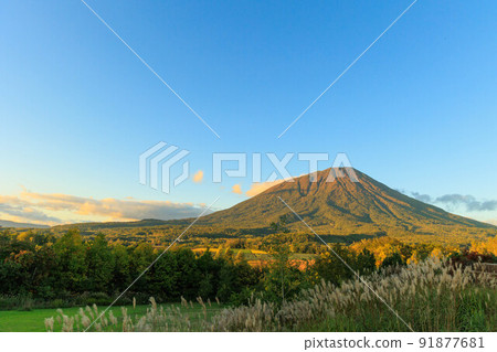 Mt. Yotei dyed in the setting sun when autumn has arrived 91877681