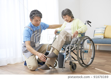 Care staff for senior women and middle men sitting in wheelchairs 91878169