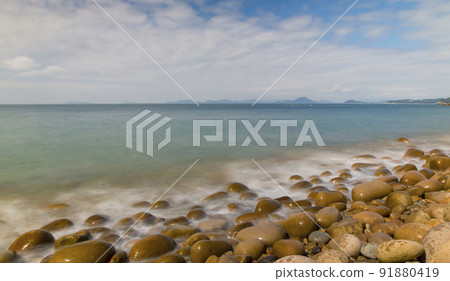 在慢鏡頭中看到海灘上的海浪 91880419
