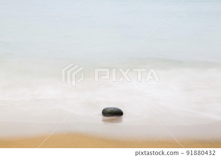 在慢鏡頭中看到海灘上的海浪 91880432