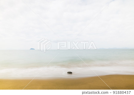 Waves on the beach seen in slow shot Waves on the beach seen in slow shot 91880437