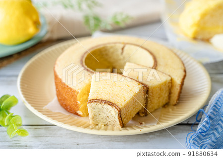 Baumkuchen with salt lemon flavor Baumkuchen with salt lemon flavor 91880634