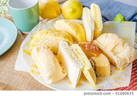 Snack lemon bread and pastry Snack lemon bread and pastry 91880635