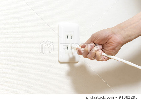 Unplugging from the outlet Power saving image 91882293
