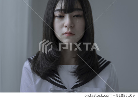 流淚的半身女高中生 91885109