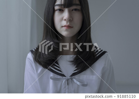 流淚的半身女高中生 91885110