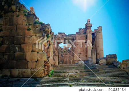 Ruins of Bacchus temple in Baalbek, Bekaa valley, Lebanon 91885484
