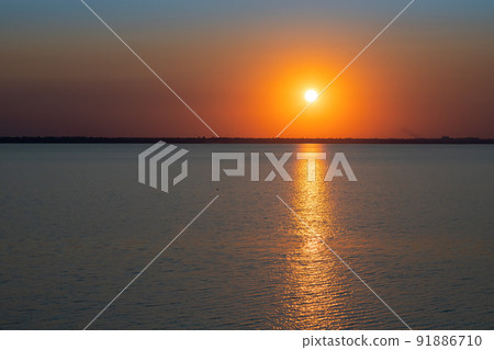 Beautiful red and orang sunset over the lake 91886710