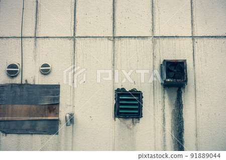 Dirty wall 91889044